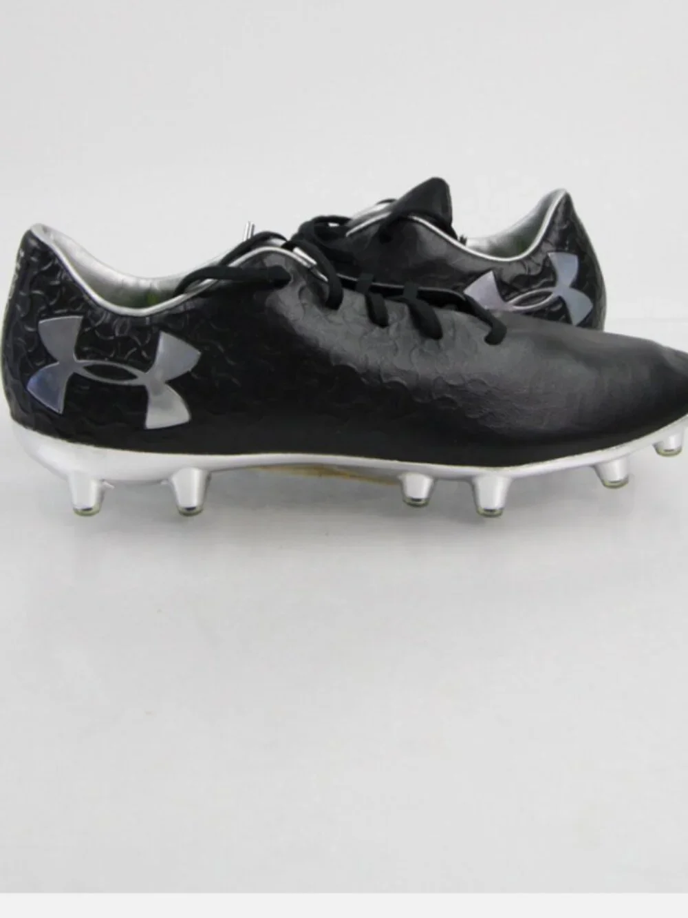 Men's  NWT Under Armour Magnetico Soccer cleats